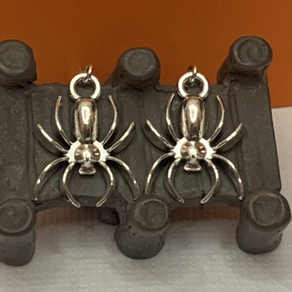 Spider Earring, Halloween Earring, Insect Earring, Arachnid Earring, Gift Idea - Picture 6 of 8